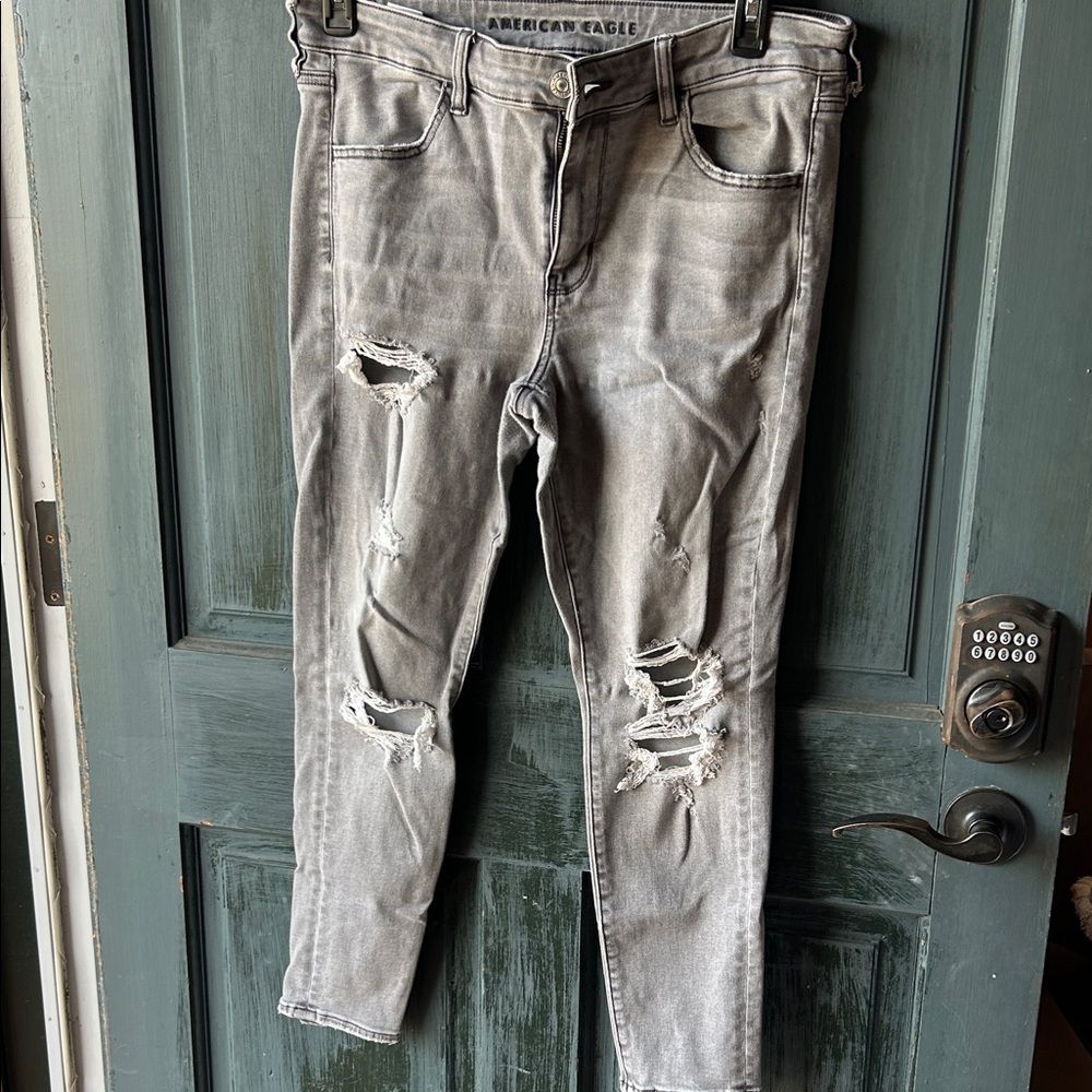 American Eagle Outfitters Women's Light Gray Ripped Skinny Jeans